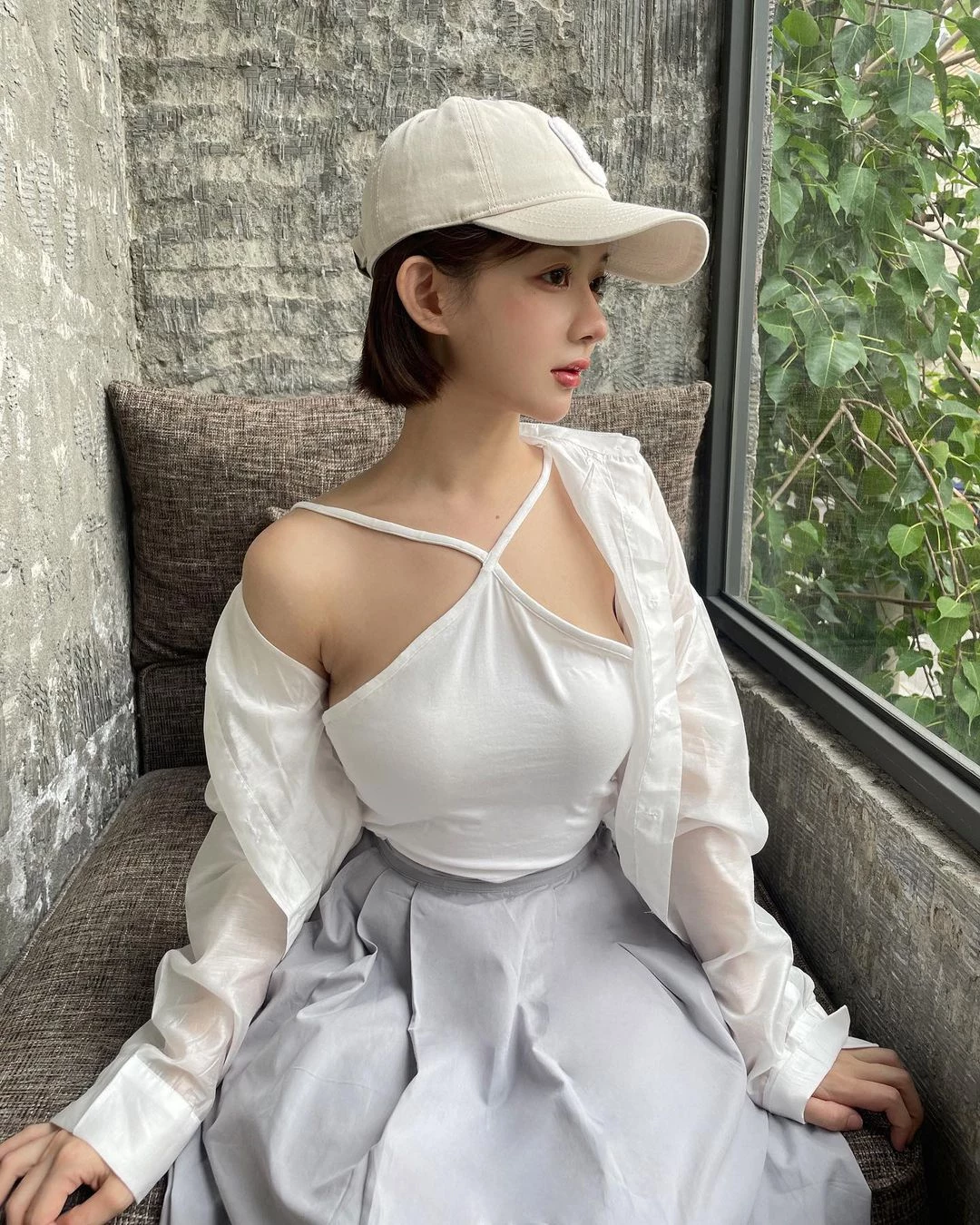  「倩倩」白皙美乳一览无遗 极品深沟辣到不行 第10张