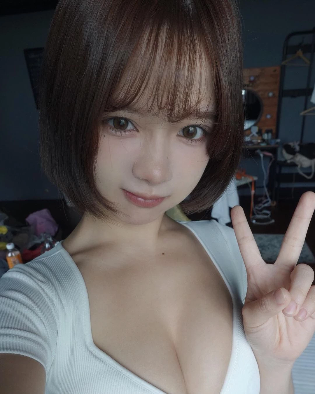  「倩倩」白皙美乳一览无遗 极品深沟辣到不行 第8张